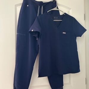 FIGS Scrub Set-  Petite (S) Navy Catarina Top + Zamora High Waisted Jogger (M)